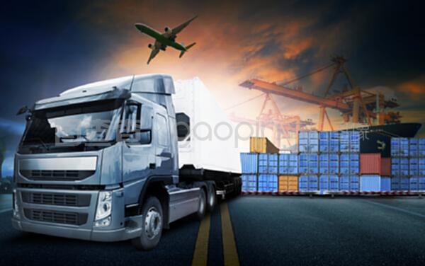 集装箱卡车、港口船舶和运输途中的货运飞机